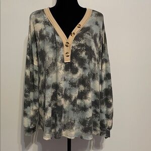 7th Roy Tie-Dye Button V-Neck Top